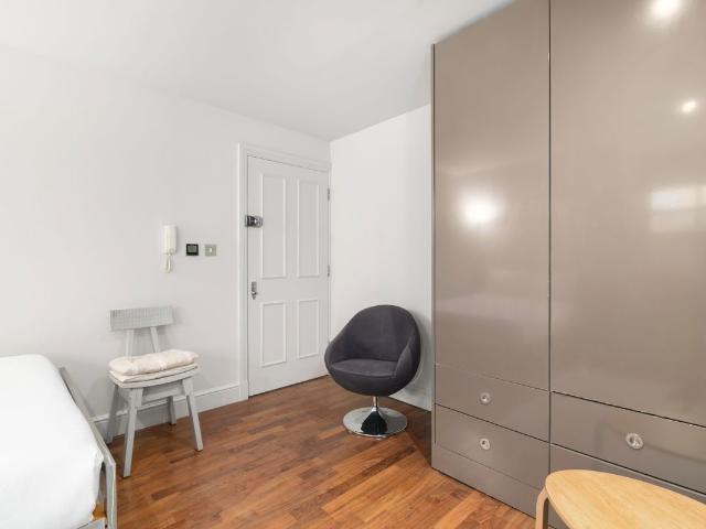 St. Charles Square, London W10, Studio to rent, £1,200 pcm | PrimeLocation