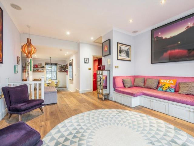 St. Charles Square, London, W10 2 bed flat to rent £4,400 pcm £1,015 pw