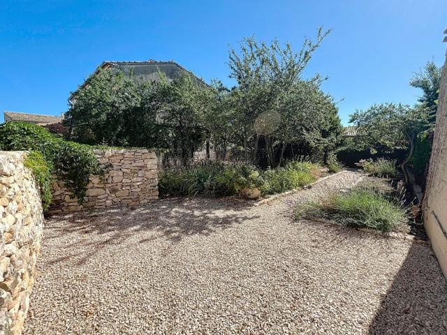 St Christol Maison De Village En Pierre Avec Jardin 173m² Saint Christol