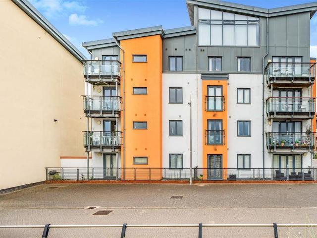 St Christophers Court, SWANSEA, SA1 2 bed apartment to rent £2,400 pcm £554 pw