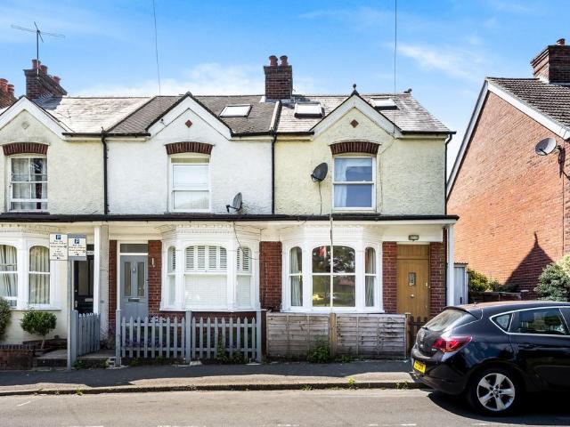 St. Christophers Green, Haslemere, GU27 3 bed semi detached house to rent £1,950 pcm £450 pw