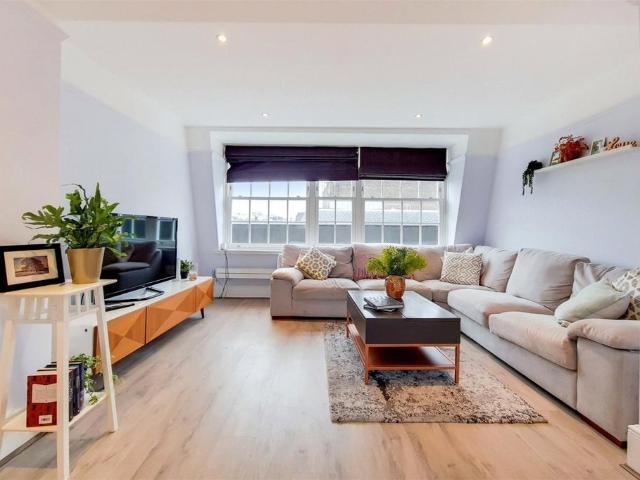 St Clement Danes Church of England Primary School, Drury Lane, London, WC2B 5SU, United Kingdom | 3 bed apartment for rent #139621728 | Rentberry