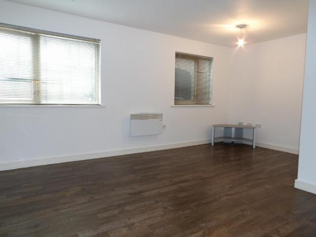 St. Crispins Court, Mansfield, NG18 2 bed apartment to rent £700 pcm £162 pw