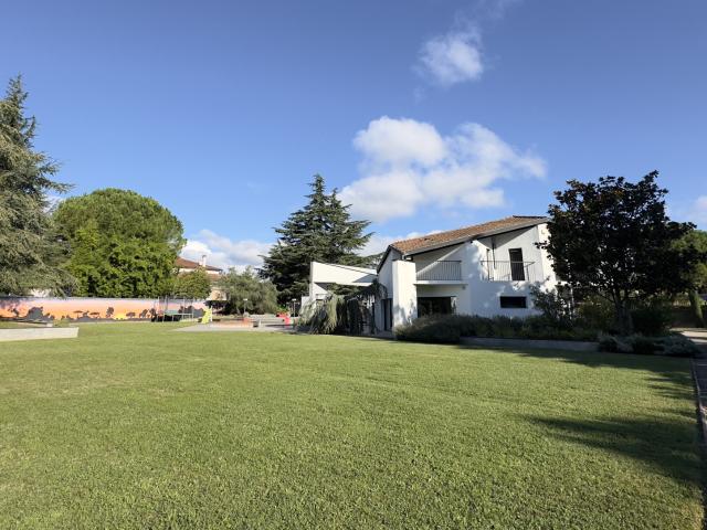ST CYR AU MT D'OR Maison d'architecte de 353m2 sur 3000m2 de terrain