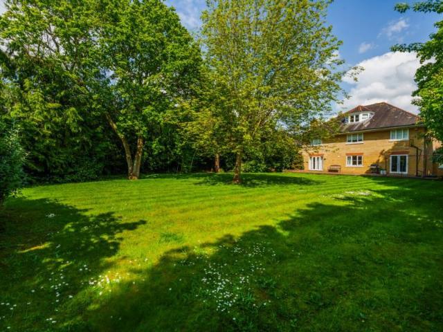St Davids Drive, Englefield Green, Egham 7 bed detached house to rent £6,500 pcm £1,500 pw