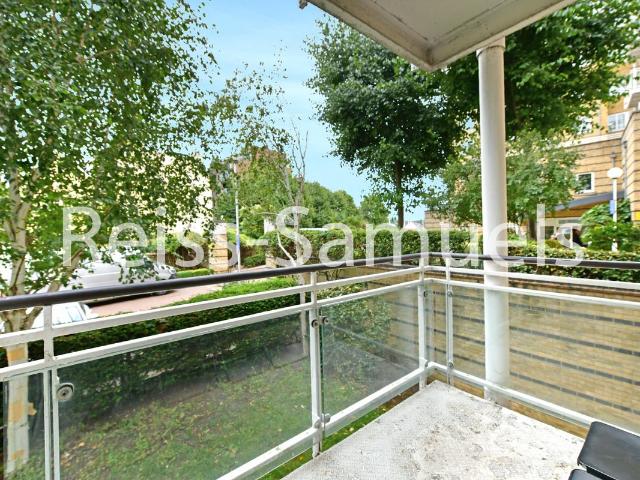 St Davids Square, Isle Of Dogs, Docklands, London E14, 3 bed flat to rent, £3,467 pcm | PrimeLocation
