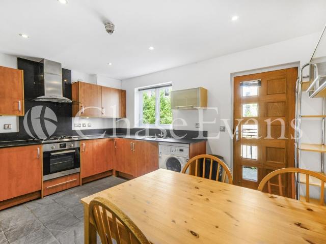 St. Davids Square, Isle Of Dogs, London E14, 5 bed terraced house to rent, £4,500 pcm | PrimeLocation