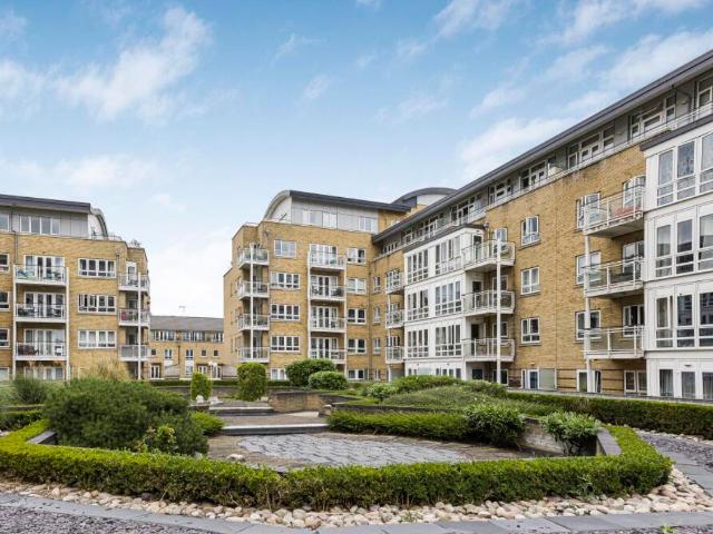 St. Davids Square, London E14, 2 bed flat to rent, £2,652 pcm | PrimeLocation
