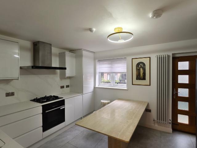 St. Davids Square, London E14, 5 bed flat to rent, £4,000 pcm | PrimeLocation