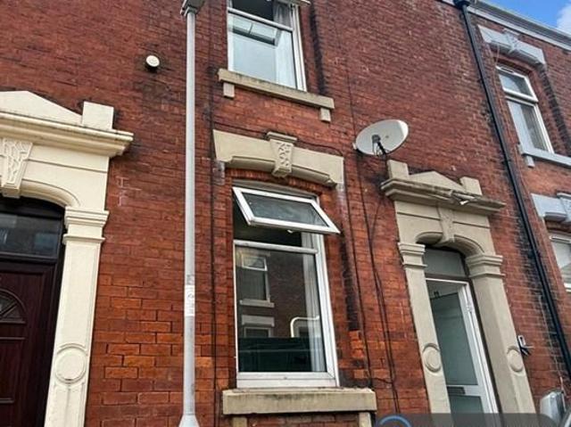 St Davids Road, Preston, PR1 2 bed terraced house to rent £750 pcm £173 pw