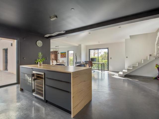 ST DIDIER MAISON MEUBLEE 6 PIECES 213 m2 GARAGE PISCINE St didier au mont d or