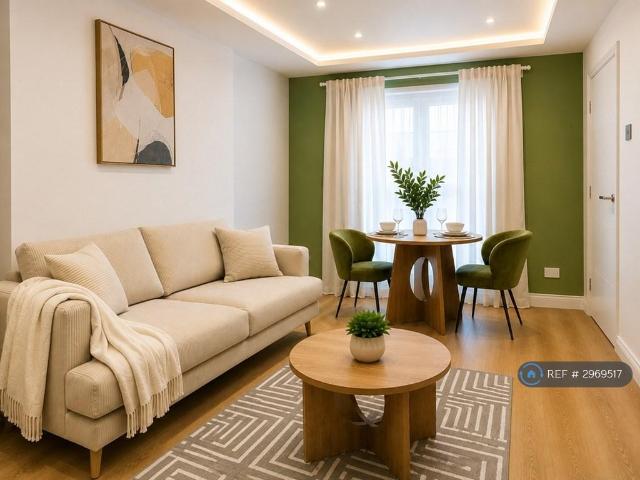 St Dunstans Avenue, London, W3 1 bed flat to rent £2,350 pcm £542 pw