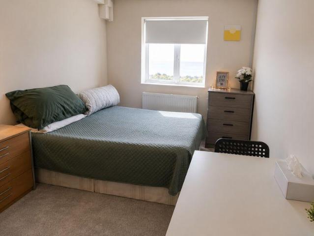 St. Edmunds Close, Erith DA18 Property to rent £1,025 pcm £237 pw