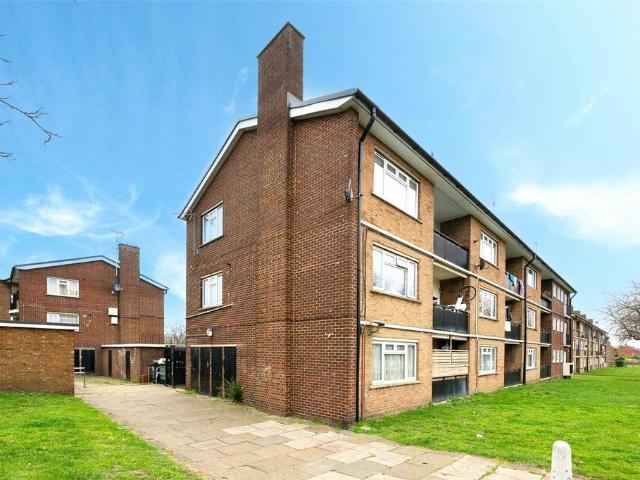 St Edmunds Road, Dartford, Kent, DA1 2 bed apartment to rent £1,450 pcm £335 pw
