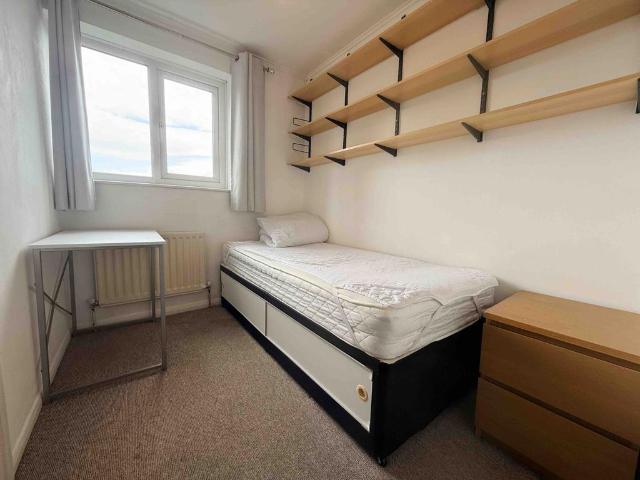 St. Elmos Road, London SE16 1 bed in a house share to rent £800 pcm £185 pw