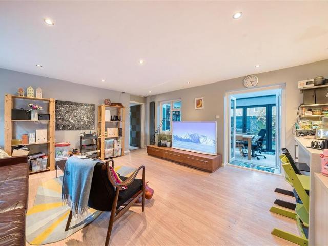 St. Elmos Road, Rotherhithe, SE16 5 bed house to rent £4,000 pcm £923 pw