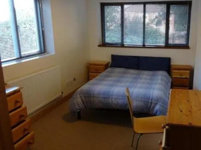 St Francis' Catholic Primary School, Nursery Road, Birmingham, B19 1PH, United Kingdom | Room for rent #134073253 | Rentberry