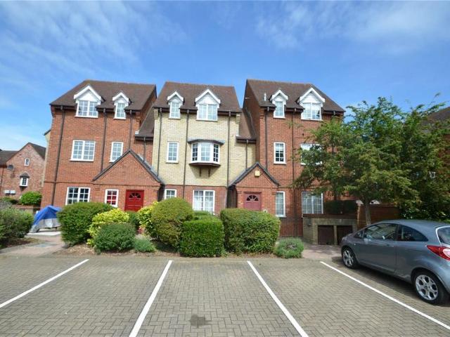 St Francis Court, High Street, Shefford 2 bed flat to rent £1,100 pcm £254 pw