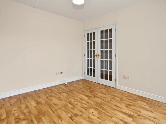 St Fremund Way, Leamington Spa 2 bed detached bungalow to rent £1,250 pcm £288 pw