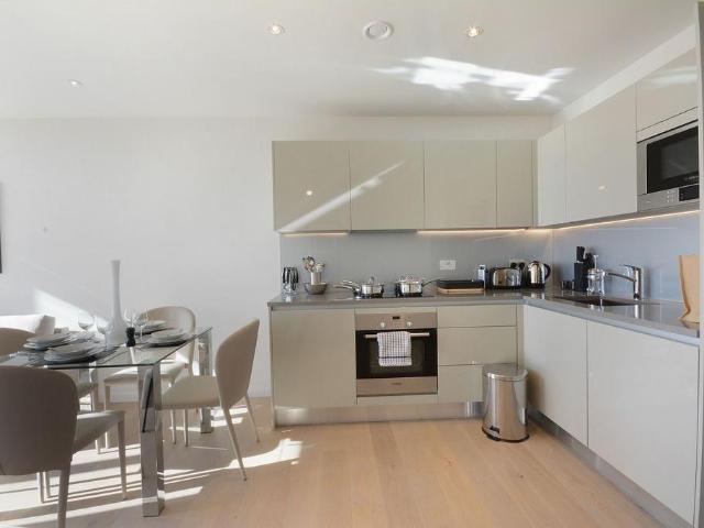 St Gabriel Walk, Elephant and Castle. 1 bed flat to rent £2,650 pcm £612 pw