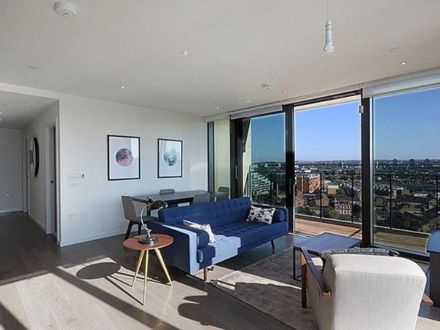 St Gabriel Walk, Elephant and Castle. 2 bed flat to rent £3,650 pcm £842 pw