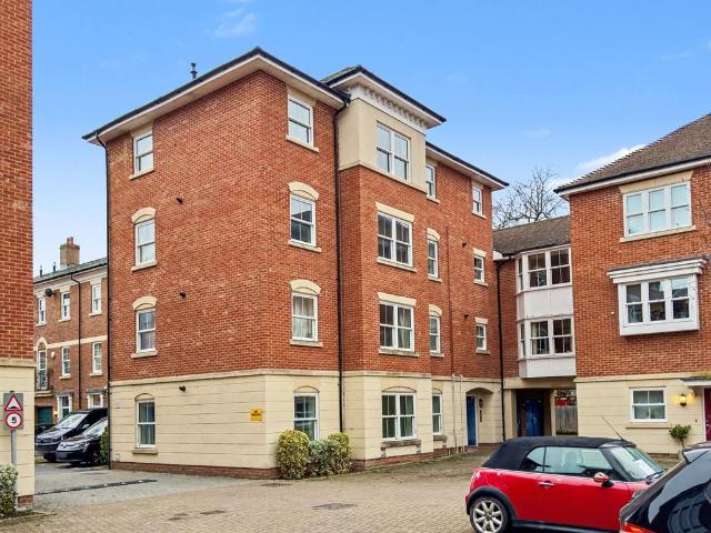 St. Gabriel's, Wantage, OX12 2 bed apartment to rent £1,400 pcm £323 pw