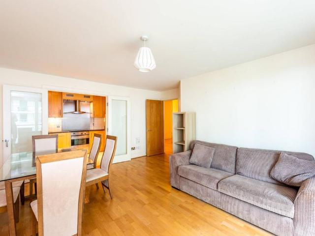 St George Wharf, SW8, Vauxhall. 2 bed flat to rent £4,000 pcm £923 pw