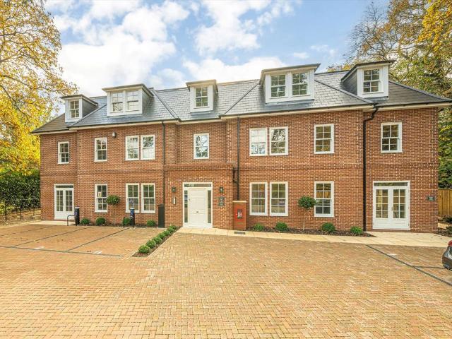 St. Georges Avenue, Weybridge KT13, 2 bed flat to rent, £2,395 pcm | PrimeLocation
