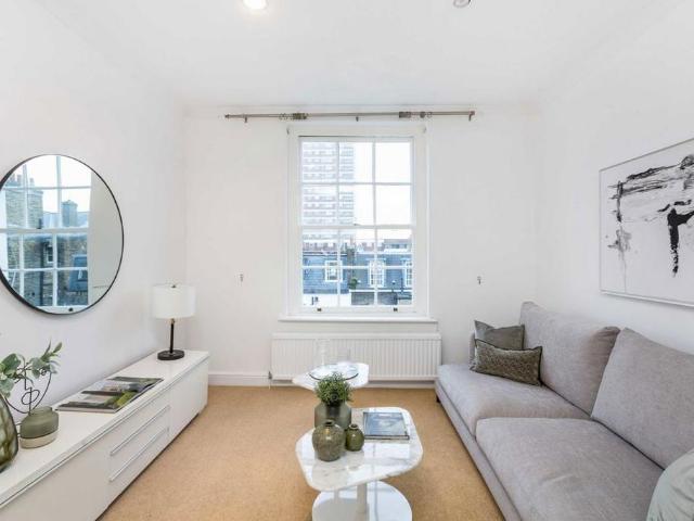 St. Georges Drive, London SW1V 2 bed flat to rent £2,847 pcm £657 pw