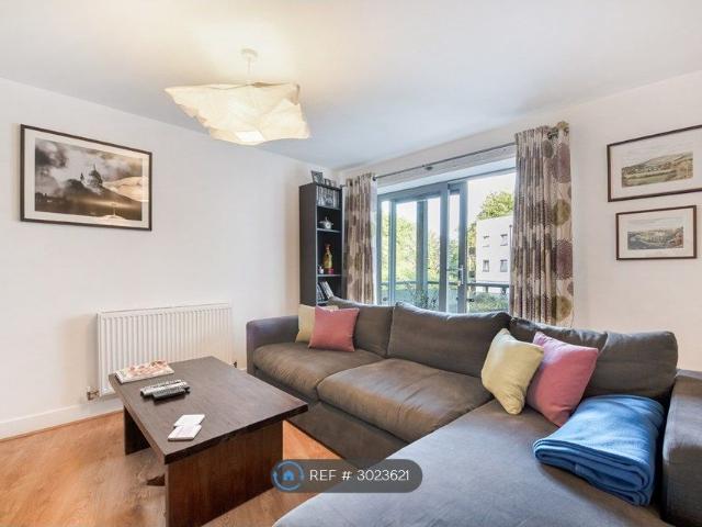 St. Georges Grove, London SW17, 3 bed flat to rent, £2,450 pcm | PrimeLocation