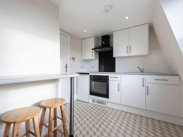 St Georges Place, Cheltenham GL50, 1 bed flat to rent, £1,100 pcm | PrimeLocation