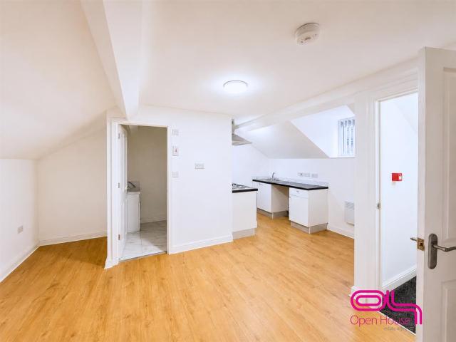 St. Georges Road, Bolton BL1, 1 bed flat to rent, £700 pcm | PrimeLocation