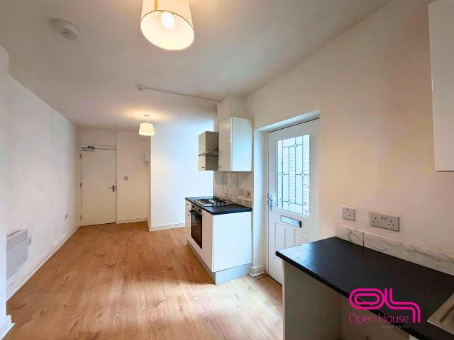 St. Georges Road, Bolton BL1, 1 bed flat to rent, £700 pcm | PrimeLocation