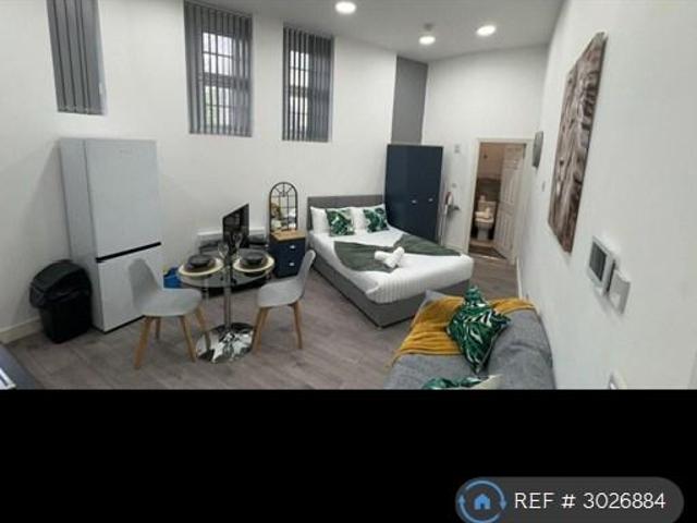 St. Georges Road, Bolton, BL1 Studio to rent £725 pcm £167 pw