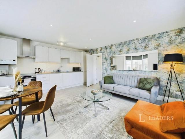St. Georges Road, Brighton, East. 2 bed flat to rent £1,850 pcm £427 pw