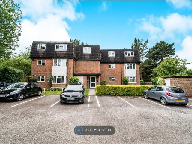 St. Georges Road, Farnham GU9, 2 bed flat to rent, £1,500 pcm | PrimeLocation