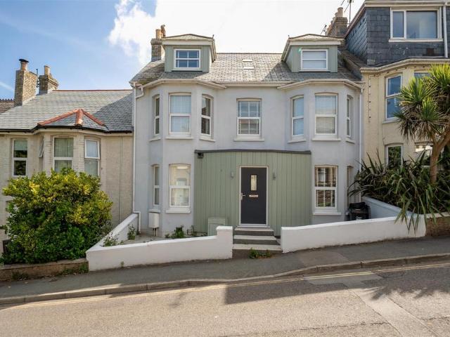 St. Georges Road, Newquay TR7 5 bed terraced house to rent £2,200 pcm £508 pw