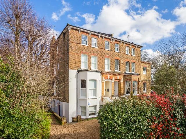 St. Georges Road, Twickenham, TW1 2 bed end of terrace house to rent £4,000 pcm £923 pw