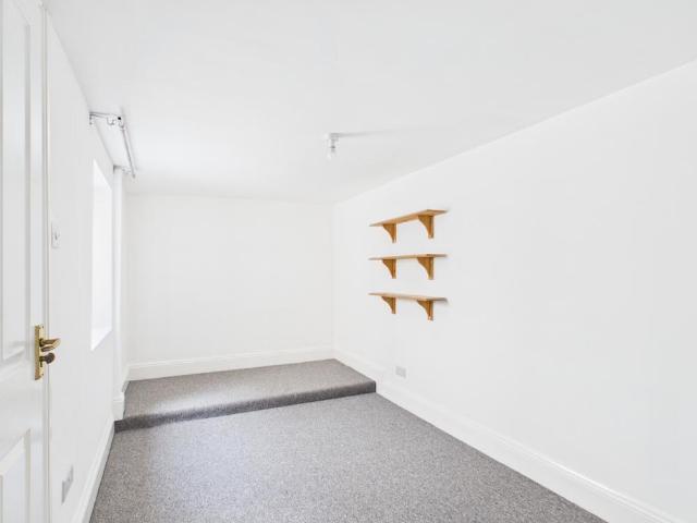 St Georges Street, Cheltenham. 1 bed terraced house to rent £525 pcm £121 pw