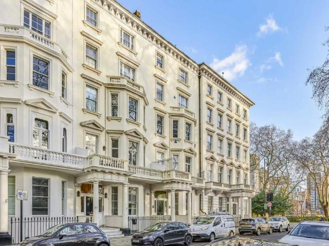 St. Georges Square, London SW1V 2 bed flat to rent £4,498 pcm £1,038 pw