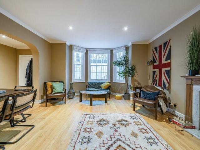 St. Georges Square, London, SW1V 2 bed flat to rent £5,500 pcm £1,269 pw