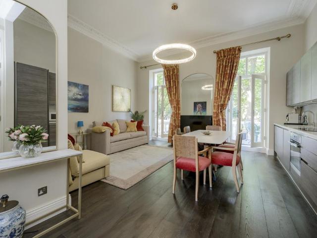 St. Georges Square, SW1V 1 bed flat to rent £7,778 pcm £1,795 pw