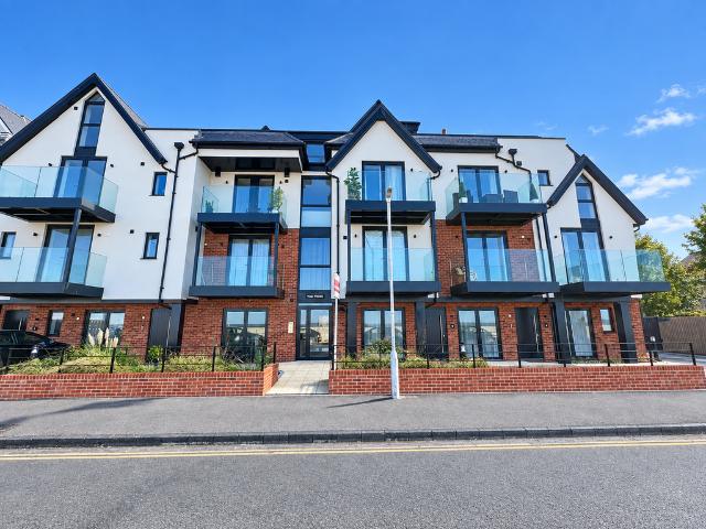 St. Georges Terrace, Herne Bay, CT6 3 bed apartment to rent £1,950 pcm £450 pw