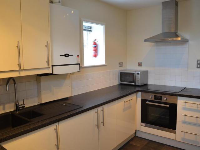 St. Georges Terrace, Jesmond. 6 bed apartment to rent £4,041 pcm £933 pw