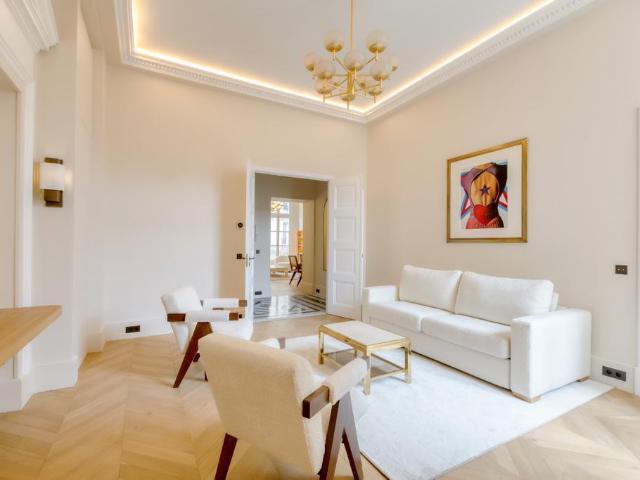 St Germain des Pres Mazarine 215m² Paris