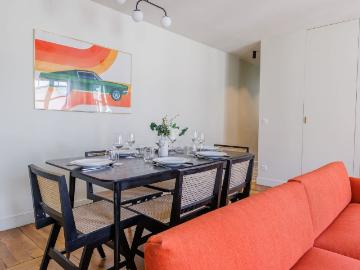 St Germain des Prés Charming 58m² Apartment on the 5th Floor with Elevator, Paris Amsterdam Apartments for Rent