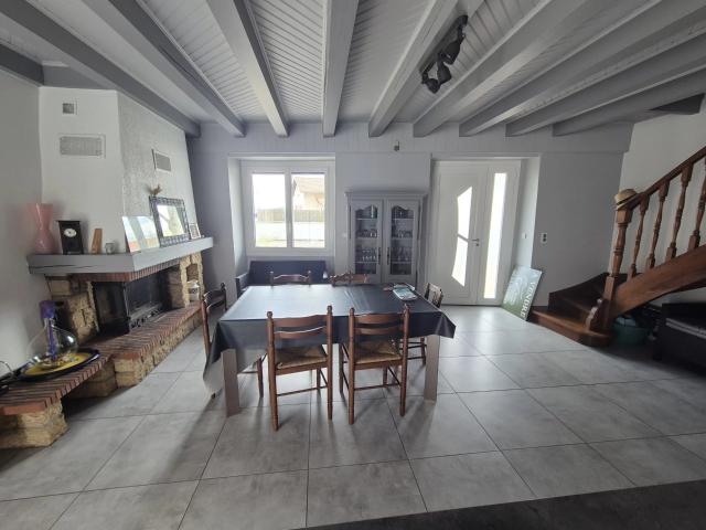 St germain Laprade, maison rénovée F4 sur 2 niveaux