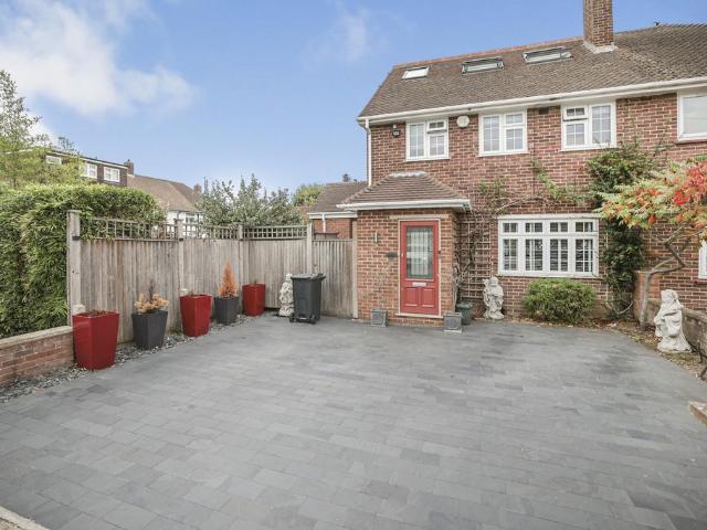 St. Giles Avenue, Ickenham, Uxbridge. 4 bed semi detached house to rent £3,200 pcm £738 pw