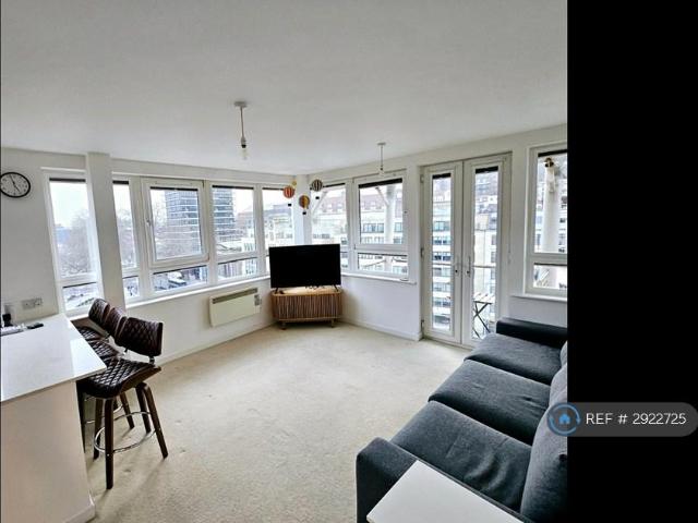 St. Giles Court, Bristol, BS1 2 bed flat to rent £2,195 pcm £507 pw