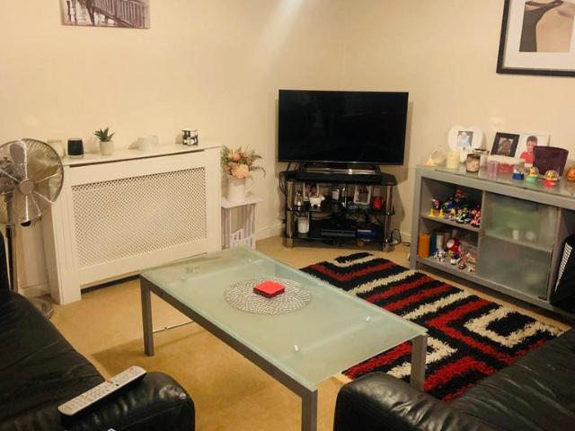 St. Giles Close, Hounslow, TW5 0AF 1 bed in a flat share to rent £550 pcm £127 pw